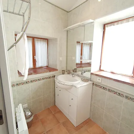 La Maison Au Bout De L'allee