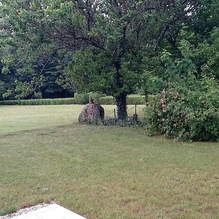 La Maison Au Bout De L'allee