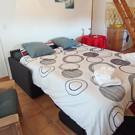 La Maison Au Bout De L'allee Carbes