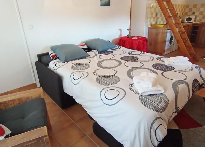 La Maison Au Bout De L'allee Carbes