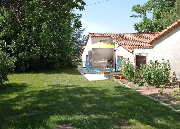 La Maison Au Bout De L'allee